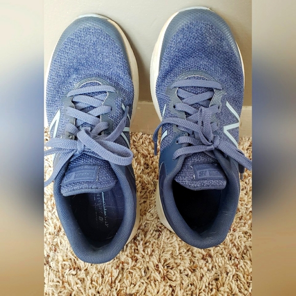 New Balance Sneakers Size 6 - Picture 3 of 5